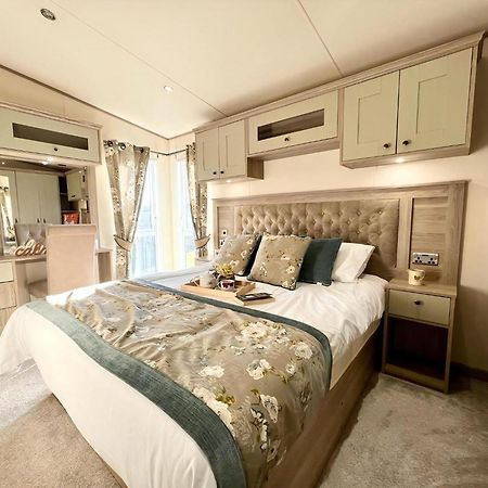 Stunning Caravan With Full Lake View At Southview Holiday Park Ref 33004Ml 斯凯格内斯 外观 照片