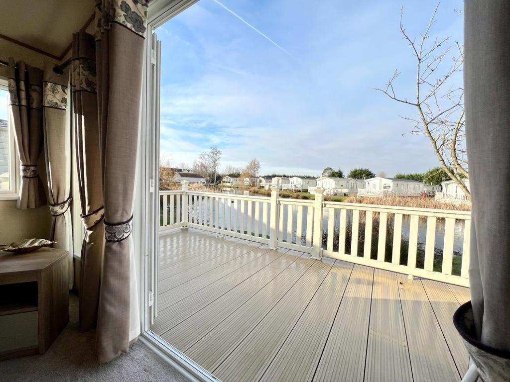 Stunning Caravan With Full Lake View At Southview Holiday Park Ref 33004Ml 斯凯格内斯 外观 照片