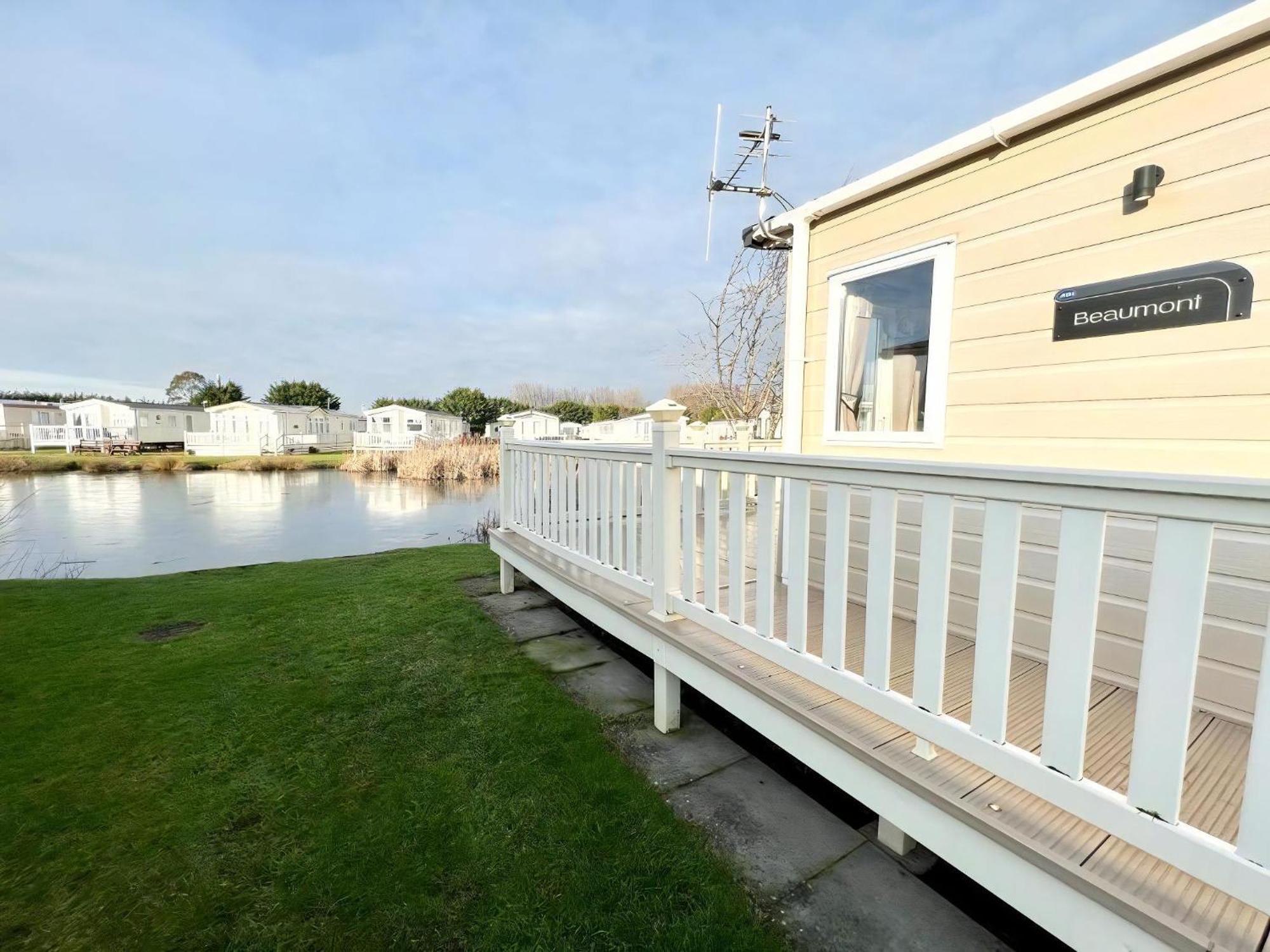 Stunning Caravan With Full Lake View At Southview Holiday Park Ref 33004Ml 斯凯格内斯 外观 照片
