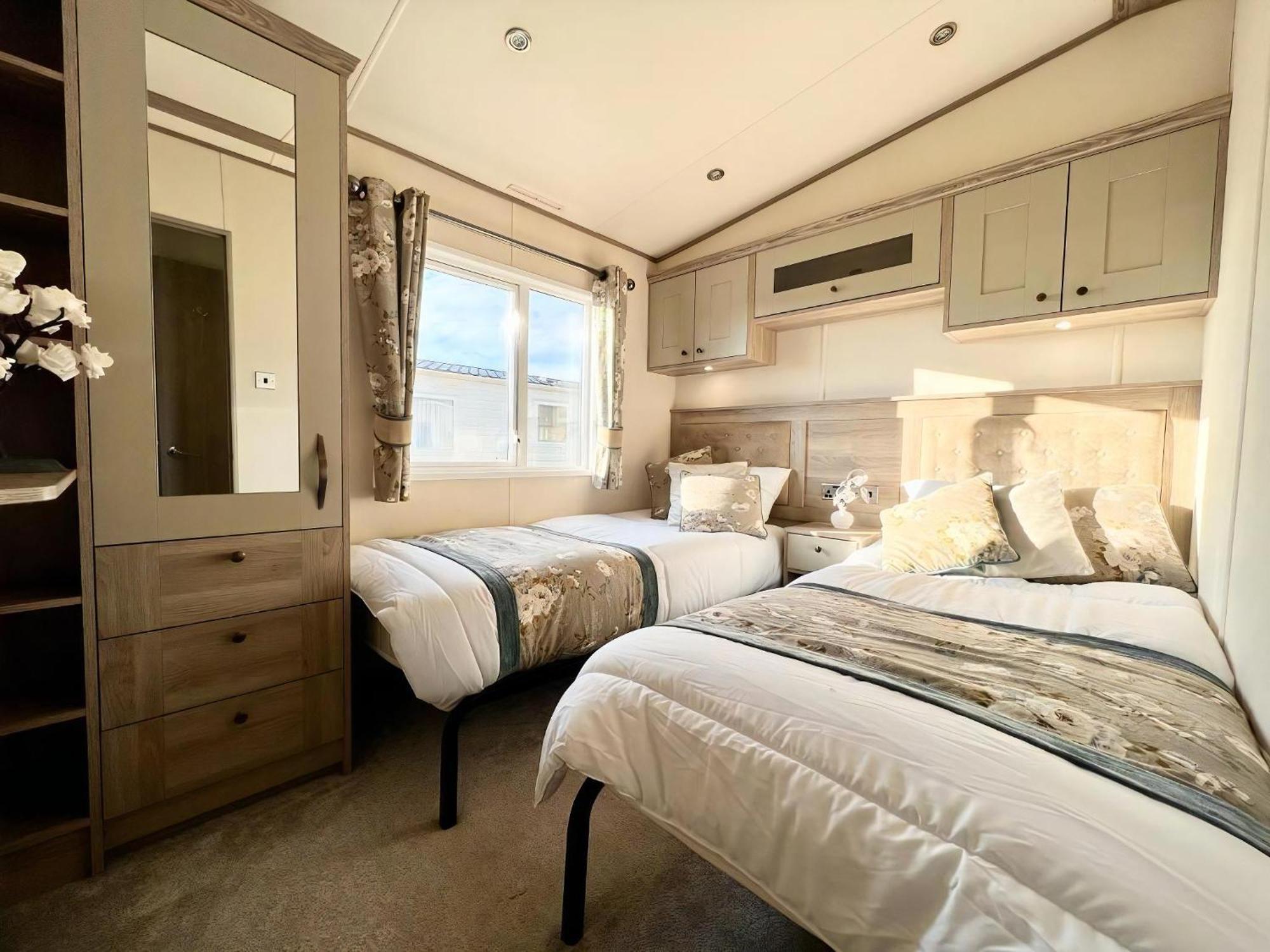 Stunning Caravan With Full Lake View At Southview Holiday Park Ref 33004Ml 斯凯格内斯 外观 照片