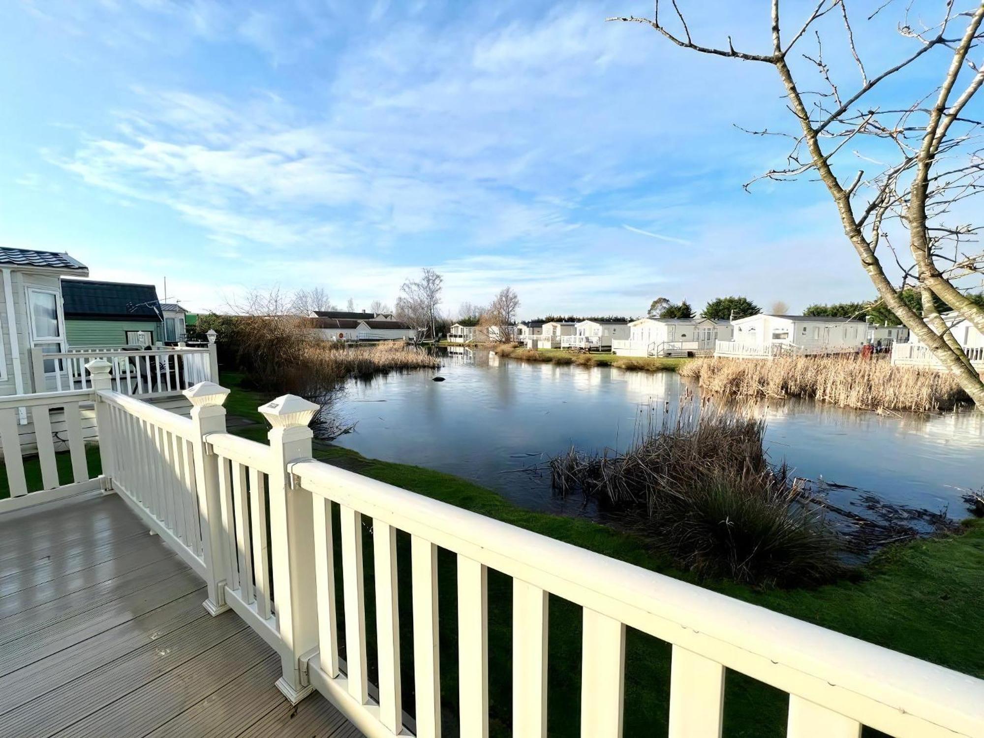 Stunning Caravan With Full Lake View At Southview Holiday Park Ref 33004Ml 斯凯格内斯 外观 照片