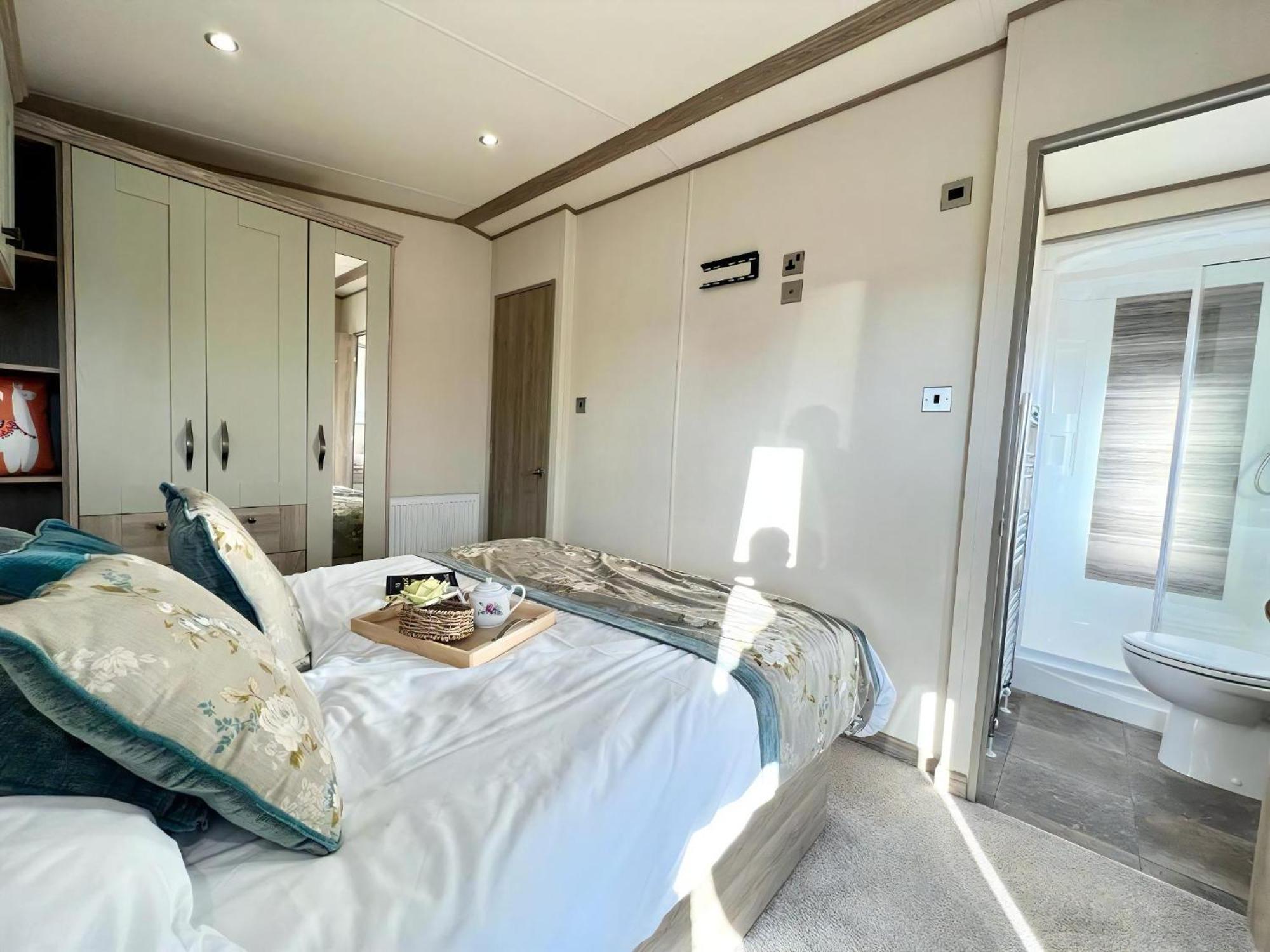 Stunning Caravan With Full Lake View At Southview Holiday Park Ref 33004Ml 斯凯格内斯 外观 照片